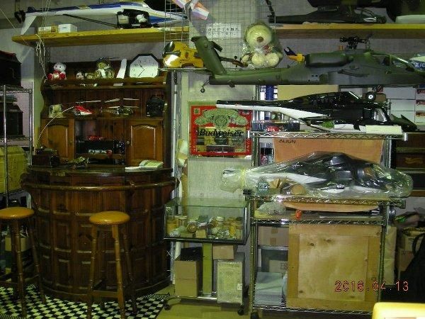 遊はうす 旧店舗のラジコン展示と作業スペース