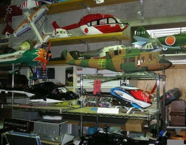 遊はうす 旧店舗のラジコンヘリコプター展示