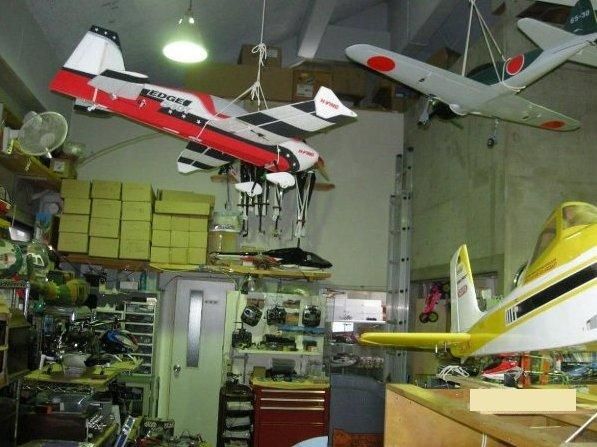 遊はうす 旧店舗のラジコン飛行機展示